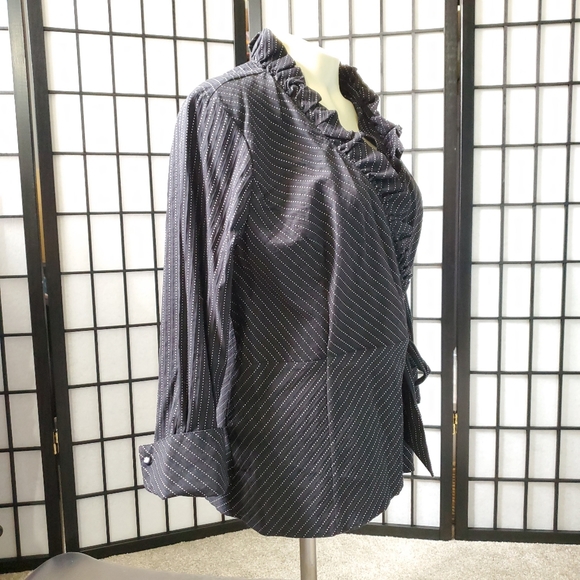 Classiques Entier Atelier Black and White V-Neck Wrap with Bow Closure Blouse - Picture 6 of 13